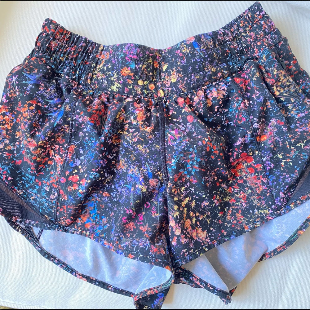 lululemon size 4 hotty hots